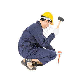 人用白的手握锤子和寒刑男人石匠机械维修安全帽工业工作头盔男性工具图片