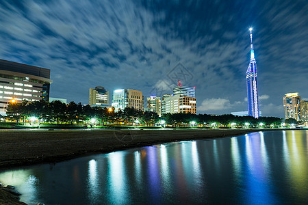 夜里福冈市建筑学蓝色建筑播送摩天大楼旅行景观游客甲板天空图片