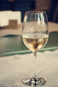 玻璃杯加白葡萄酒 相片图片