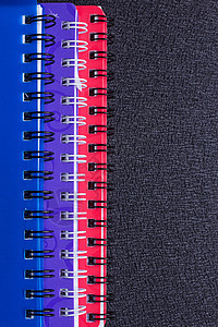 螺旋上的若干多色笔记本绑定记事本床单正方形文学材料备忘录教育桌子日记图片