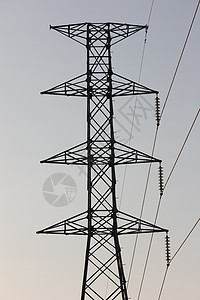 黄色天空的电源传输线植物电缆活力电压电气蓝色导体电力力量环境图片