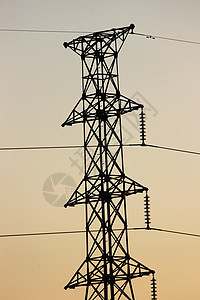 黄色天空的电源传输线电缆植物网络技术蓝色电气车站变压器电话活力图片