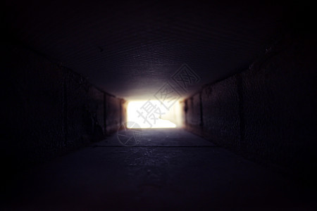 隧道尽头有光亮图片
