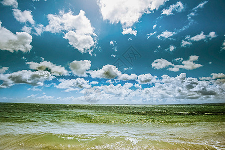 海洋和完美的天空多云生态环境蓝色太阳海景海浪空气地平线天堂图片