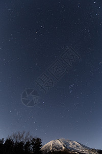 夜间在山上星系场地星星新星星座天文学火山航天宇宙行星图片