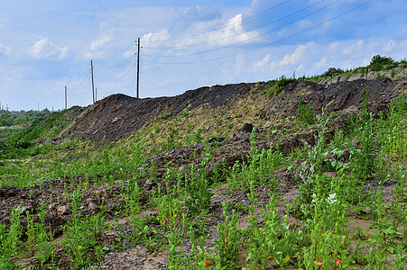 拥有道路和岩石的生产区复耕河道环境煤炭植被地球金子石英岩天空技术图片