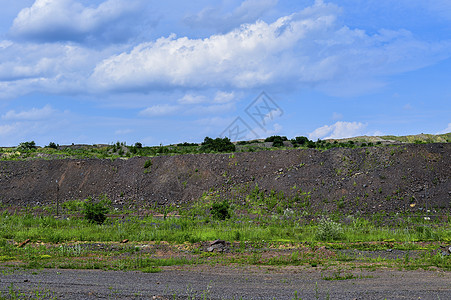 拥有道路和岩石的生产区金属天空材料石头地面土壤河道煤炭工作技术图片