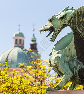 著名的龙桥 卢布尔雅那 斯洛文尼亚 欧洲的象征历史性尾巴纪念碑监护人城市旅行怪物城堡翅膀传统图片