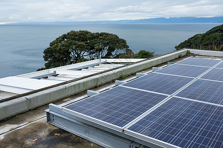 屋顶上的太阳能电池板细胞环境屋顶海景光伏力量活力回收天空海岸图片