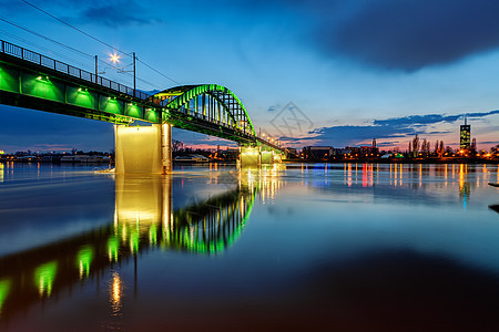 夜间桥梁交通金属建筑旅行城市天空反射建造蓝色景观图片