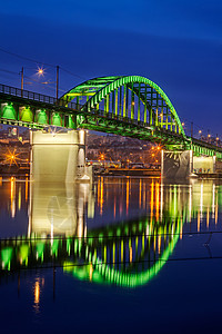 夜间桥梁旅游地标场景反射天空天际城市运输金属蓝色图片