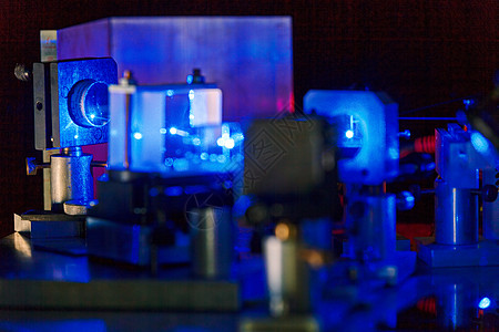 蓝色激光在量子光学实验室学习场地光子测试研究物理紫色实验安全工程图片