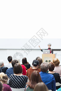 妇女介绍商业会议情况 b 在商业会议上发言研究所教程大学简报训练女士国会商务作坊民众图片