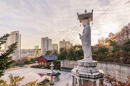 南韩首尔城市市中心天线的Bonggeunsa寺庙观光吸引力雕像旅行场景景观佛教徒建筑学历史性建筑物图片