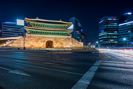 韩国的Traffic模糊了南韩首尔Namdaemun门历史运动场景交通尾巴建筑学街道大门旅行旅游图片