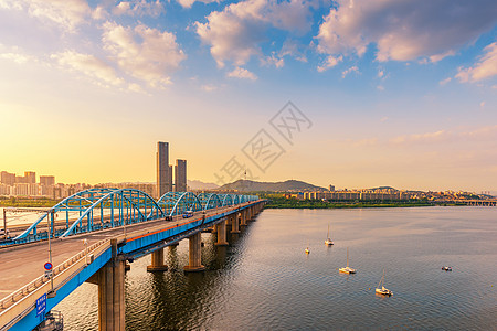 首尔市南韩东杰克大桥和汉河日落场景天际车站城市景观旅行地标交通铜雀图片