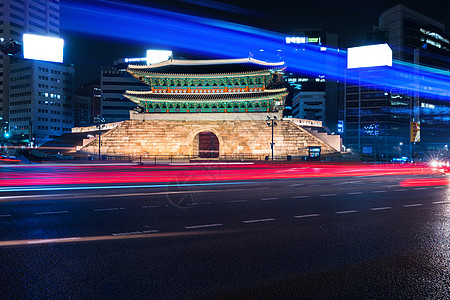 韩国 Traffic模糊了南韩首尔的Namdaemun门图片
