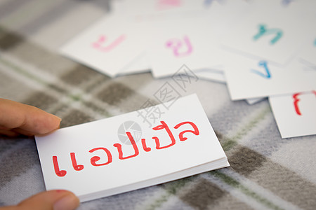 泰语; 用字母卡学习新词; 写App图片