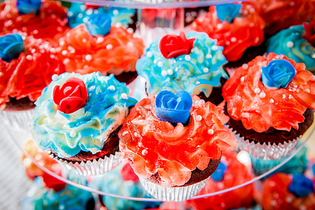 红白蓝蛋糕蛋糕旗帜镜片庆典爱国花朵餐巾小吃小雨甜点图片