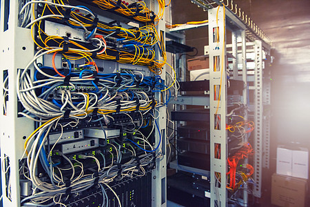 服务器机房中的服务器服务农场备份电缆商业蓝色数据中心硬件贮存中心图片