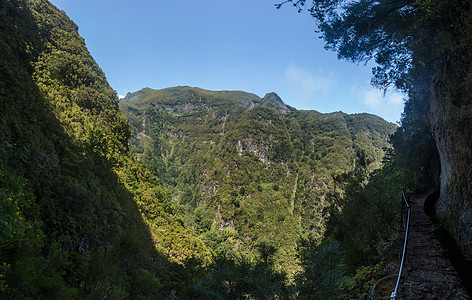 Caldeirao 佛得角的Levada美丽森林岩石小路旅游石头踪迹旅行远足阴影图片