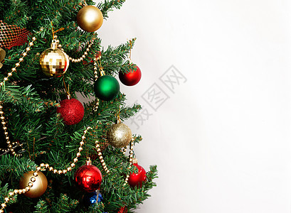 圣诞树上的玻璃球和装饰风格松树庆典枝条金子装饰品玩具云杉圆圈小玩意儿图片