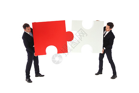 商务人士持有两个谜题商务建造男性人士拼图进步白色解决方案生意人交易图片