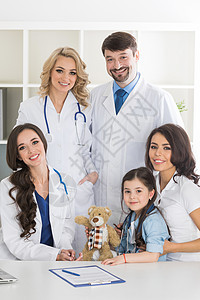 家庭及医生群体医院药品团体父母男人卫生考试保健临床女性图片
