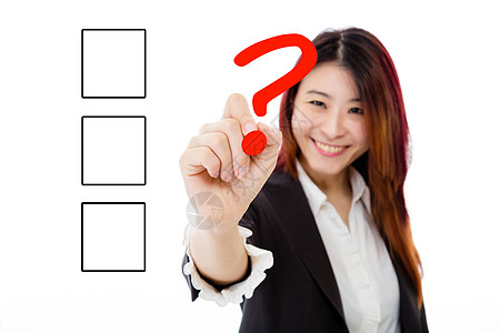 中国女商务人士填充虚拟屏幕上的复选框女士写作白色快乐商务表决技术战略公司盒子图片