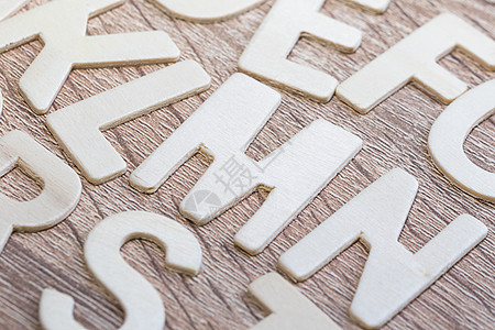 木制背景的ABC学习凸版教育字体学校知识字母棕色幼儿园木头图片
