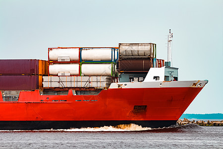 红集装箱船上正在航行全球货物红色航海海洋金属货运世界后勤进口图片