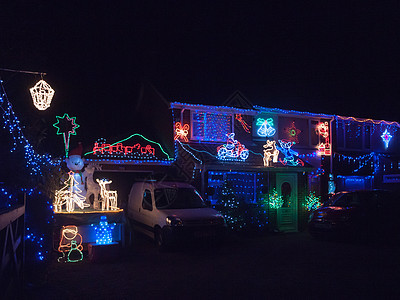 夜间居家 在圣诞节时盖上浴衣照明灯电动装饰灯泡季节院子展示风格辉光精神房子住宅乐趣图片