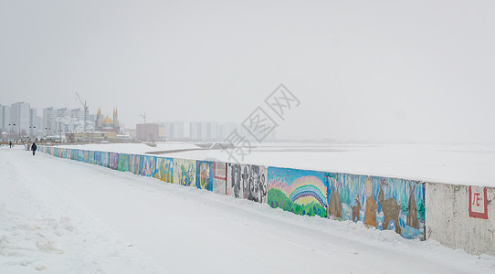 冬季阵列雪海景地平线风景石头降雪风暴金属海浪支撑暴风雪图片