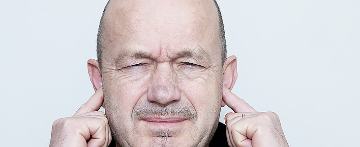 耳聋噪音手指商业工作胡须耳朵挫折情感男人压力商务图片