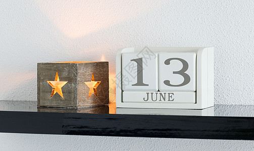 白区块日历目前日期 6月13日和白色节日星星假期反射历史框架派对蜡烛会议图片