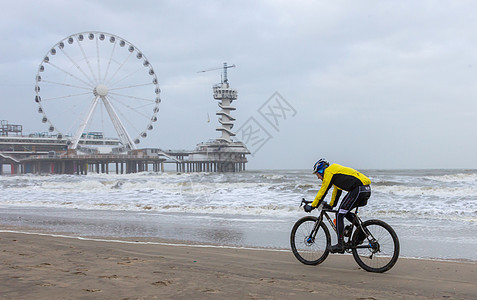 2017年12月30日 荷兰施韦宁根小路娱乐男人车轮踏板风暴自行车闲暇活动山地图片