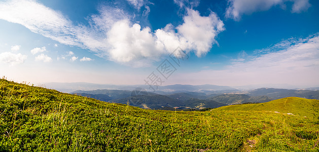 山地风景的美丽全景图片