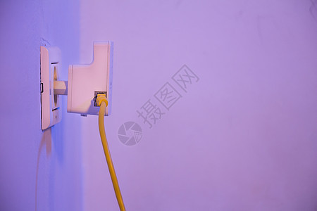 墙上配有Eepernet出租车的电插座中的无线Fi扩展器纤维局域网网络电气播送电缆办公室助推器工程港口图片