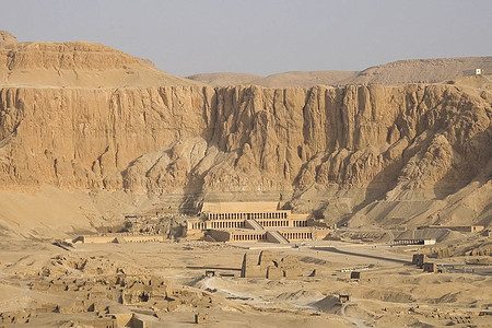 鸟儿对古埃及景象和地形的目光岩石沙漠假期太阳木乃伊文化建筑学游客王朝废墟图片