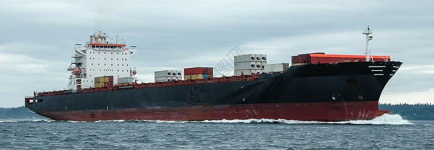 货运货船海洋中心血管商船海运商业运输货轮船只天空图片