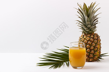 玻璃菠萝汁液体甜点水果叶子饮料饮食绿色果汁桌子菠萝图片