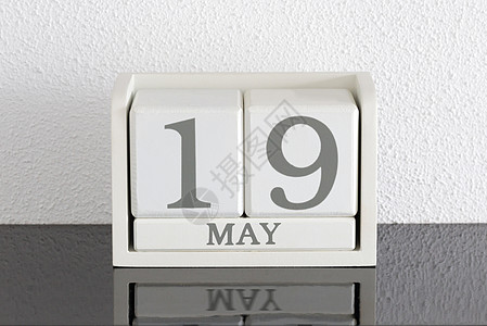 5月19日和5月19日及节日历史派对黑色假期日历会议反射白色框架图片