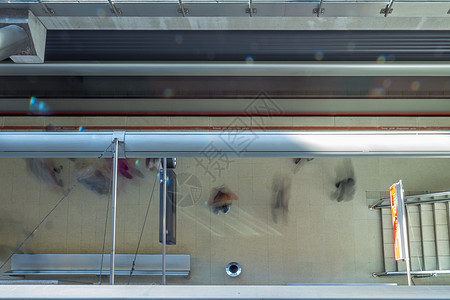 毕尔巴鄂 巴斯克地区 西班牙 2017 年 10 月 8 日 车站和进入毕尔巴鄂地铁火车铁路建筑学国际游客工业建筑旅游技术平台图片