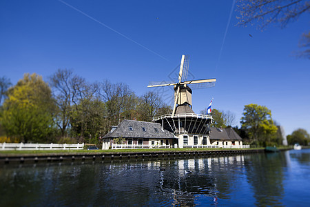 荷兰内地的荷兰风车牧场技术风景蓝色文化遗产乡村环境建筑学植物图片