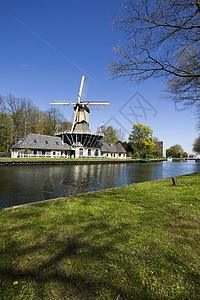 荷兰内地的荷兰风车风景文化牧场遗产场地蓝色农村历史植物农场图片