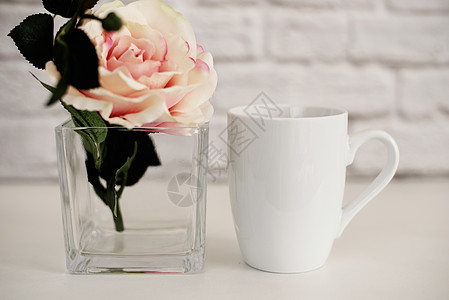 杯子样机 咖啡杯模板 咖啡杯印刷设计模板 白色杯子样机 空白的杯子 样机风格股票产品图像 风格图库摄影加奶咖啡杯和玫瑰花横幅陶瓷图片