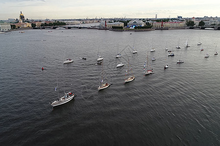 圣彼得堡游艇节 在河内小湾上游艇在河内游艇假期孩子团体男生新能源太阳闲暇旅行冲浪竞赛图片
