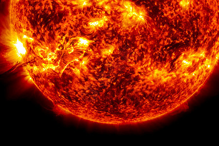 通过过滤器观察太阳 3D将太阳的计算机图形显示在附近 恒星是太阳星系溶胶力量孩子们耀斑渲染行星教育天文学世界图片