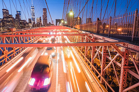 布鲁克林桥上的汽车头灯夜光灯 长期照射辉光地标城市路线延时运输街道景观交通市中心图片