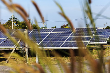 太阳能发电站绿色田地太阳能电池板科学太阳阳光光伏控制板车站集电极商业活力天空图片